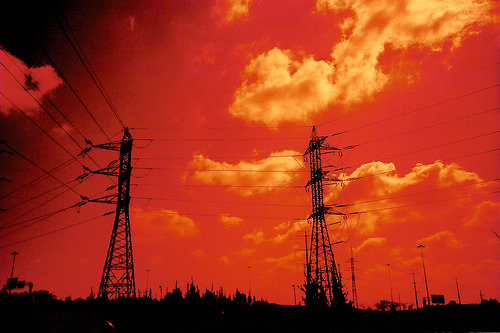 Si su demanda máxima de potencia es mayor de 30 kW puede obtener una habilitación de la Secretaría de Energía como GRAN USUARIO del MEM y contratar el abastecimiento de su demanda de energía eléctrica con un Generador o un Comercializador