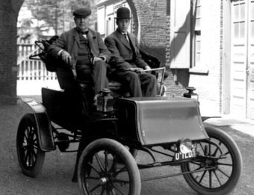 Pocos años después, aún con grandes mejoras en los automóviles y en las baterías, el mercado de los coches eléctricos empezó a reducirse y para 1920 este mercado ya era minúsculo.