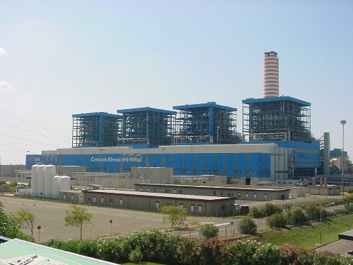 La Central termoeléctrica  Alessandro Volta  Centrale propiedad de la compañía ENEL localizada en la Comuna di Montalto di Castro, Italia. 
