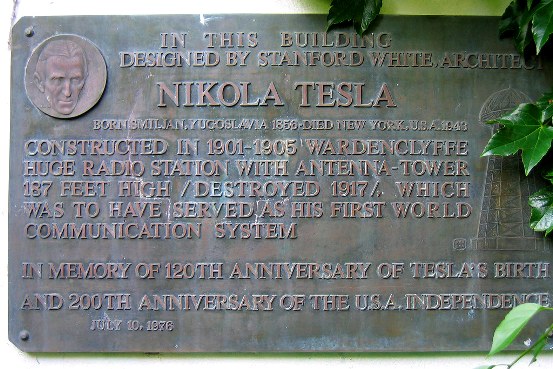 Apenas salido del Politécnico, Tesla trabajó en empresas de electricidad y telefonía de Hungría, Alemania y Francia.