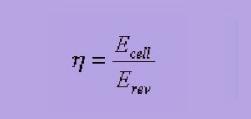 La relación entre el voltaje teórico, Erev y el actual, Ecelda, constituye una manera más correcta de expresar la eficiencia de la pila de combustible.