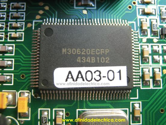 El microcontrolador  M30620ECFP de Mitsubishi Microcomputers.