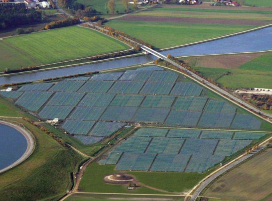 Los científicos están haciendo un llamamiento a la creación de una serie de granjas solares enormes.