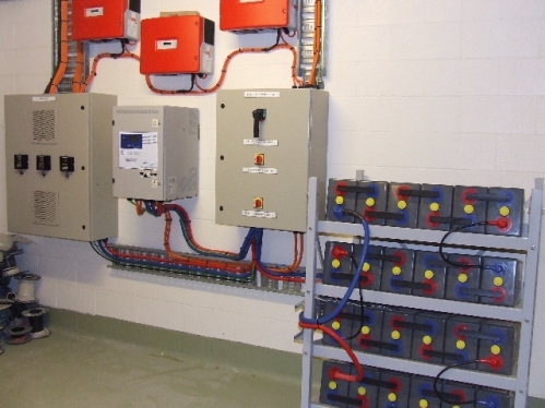 Baterías: Son el almacén de la energía eléctrica generada. En este tipo de aplicaciones normalmente se utilizan baterías estacionarias.