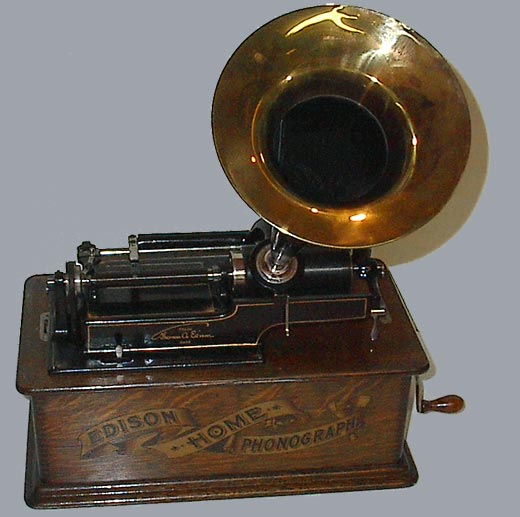 Un cilindro, un diafragma, una aguja y otros útiles menores le bastaron para construir en menos de un año el fonógrafo, el más original de sus inventos, un aparato que reunía bajo un mismo principio la grabación y la reproducción sonora.