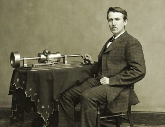 Thomas Alva Edison, el menor de cuatro hermanos, nació el 11 de febrero de 1847, en Milan, una pequeña población de Ohio en la que se había establecido su padre, Samuel Edison, seis años antes.