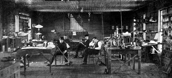 Hubo que esperar a que el ingeniero británico John A. Fleming, un tecnólogo de sólida formación científica, diera el paso en 1897 cuando logró, tras discretas modificaciones, transformar el contador eléctrico de Edison en la válvula de vacío, el primero de una larga serie de dispositivos eléctricos que dieron origen a una nueva era tecnológica.