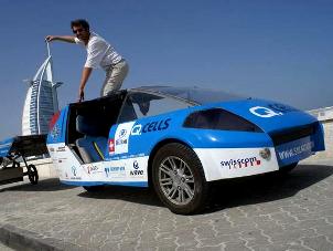 Un taxi solar recorre el mundo contra el calentamiento global.