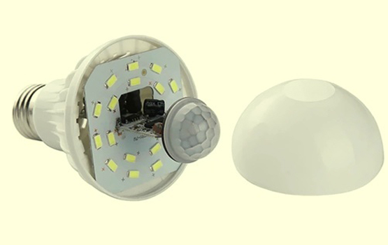 Lámpara led e27 con sensor PIR.